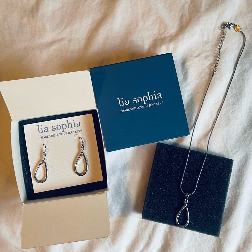 LOTS OF JEWELRY